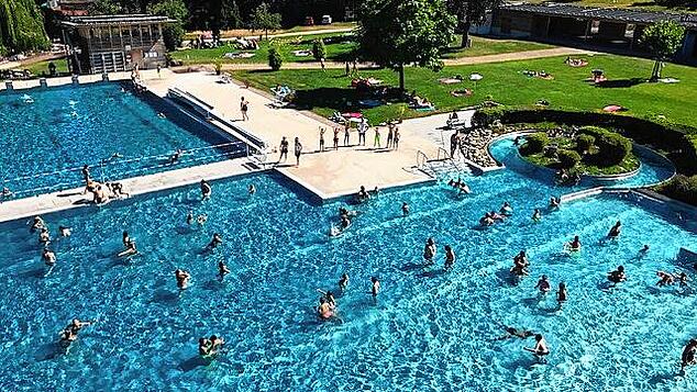 Am Samstag, 14. Juni, ist es im Engener Freibad zu einer Schlägerei zwischen zwei Gruppen gekommen. Die Polizei ermittelt.