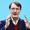 Karl Lauterbach (SPD), Bundesgesundheitsminister, fotografiert bei einer Pressekonferenz in Berlin. Im Februar wird er als Beklagter vor ...