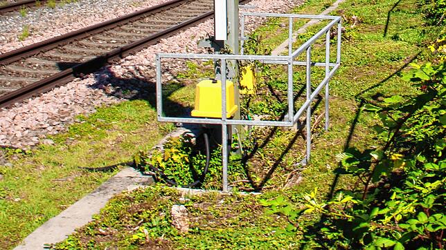 An Kabeln, Signalen und Schaltern wird gebaut. Die Arbeiten beginnen in Rheinfelden und werden dann in Richtung Westen bis Basel ...