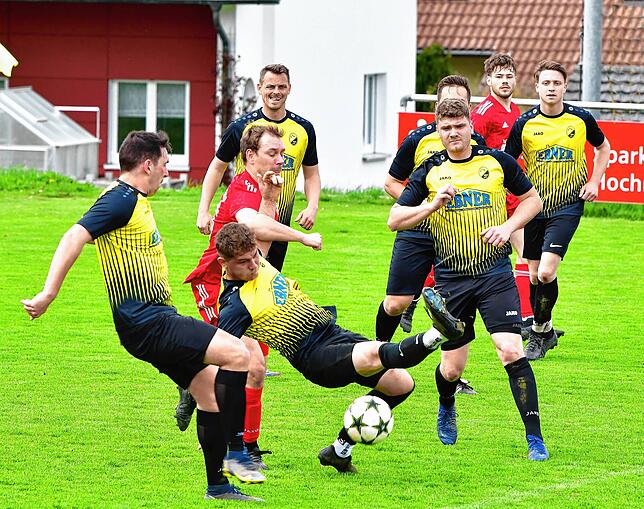 Bild 30: SV Nöggenschwiel besiegt den FC Dachsberg mit 8:1 – und wir haben Fotos!