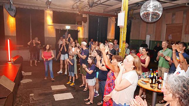 Bild 2: Šuma Čovjek Live in der alten Schlosserei – Die besten Bilder