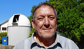 Max Ruf ist Vorsitzender des Trägervereins der Sternwarte Überlingen. Der Pädagoge weiß für das Thema Astronomie zu begeistern. Tagsüber ...