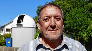 Max Ruf ist Vorsitzender des Trägervereins der Sternwarte Überlingen. Der Pädagoge weiß für das Thema Astronomie zu begeistern. Tagsüber ...