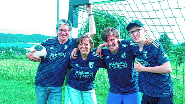 Familie Brendle/Kneip kommt seit 25 Jahren auf den Ferienhof Gehrenberg. Fußball spielen war schon immer ein der ...