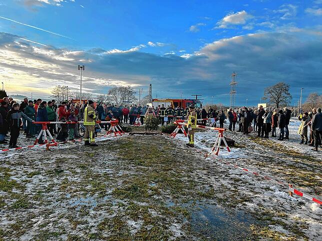 Bild 6: In Marbach fliegen die Weihnachtsbäume durch die Luft