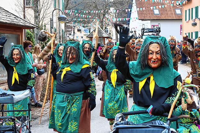 Bild 33: So schön ist der Fasnetmentigs-Umzug in Unterkirnach