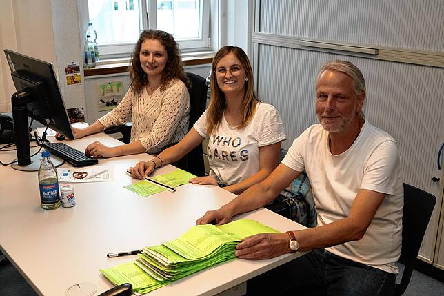 Montag kurz nach 19 Uhr ist ausgezählt: Michelle Hauger, Larissa Ganter, Joachim Randona sorgen unter anderem für einen reibungslosen ...
