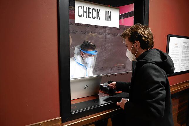 Bild 7: Wir testen das Testzentrum im Konstanzer Club Berry&lsquo;s: Bald sollen dort auch kostenlose Corona-Schnelltests angeboten werden