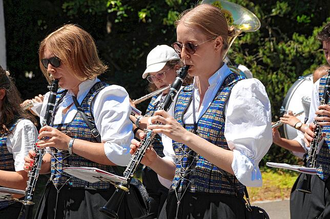 Bild 7: Dorf-Musik-Fest in Menningen mit buntem Programm und toller Stimmung: 850 Jahre Menningen und 125 Jahre Musikkapelle