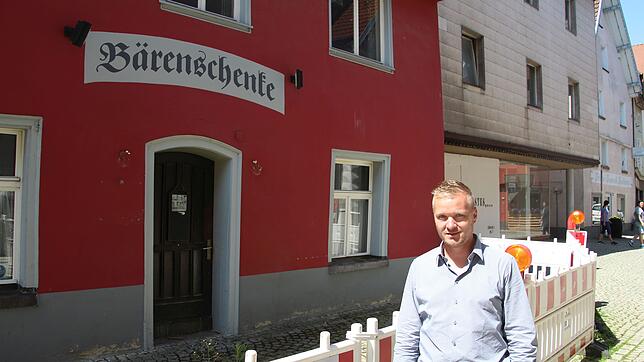 Jürgen Alber, Geschäftsführer der Alber Holzbau GmbH, will aus der zurzeit baufälligen Bärenschenke wieder einen beliebten Treffpunkt in ...