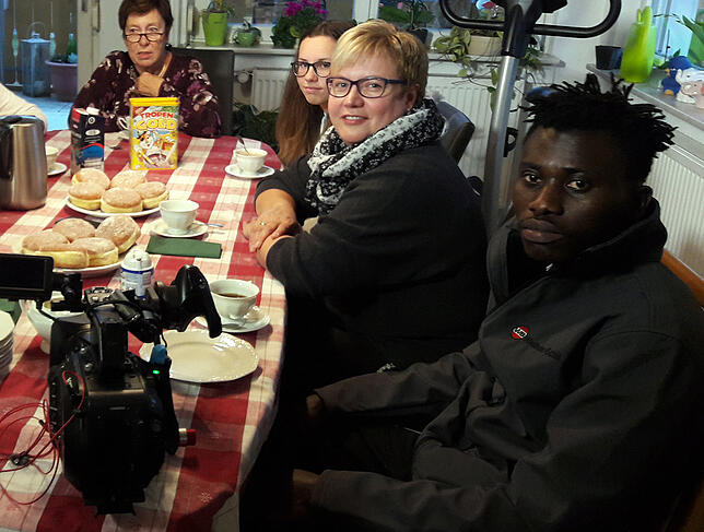 Buba Jaiteh (rechts) gehört bei den Gillys in Hondingen zur Familie.
