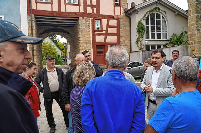 Rund zwei Dutzend Personen nahmen am Bürgerdialog mit Bürgermeister Selcuk Gök teil.