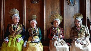 Agnes Ruf, Traudel Dierig, Marianne Zugmantel und Brigitte Heinzle (von links) sind stolz, zu den ältesten Trachtenfrauen zu gehören. ...