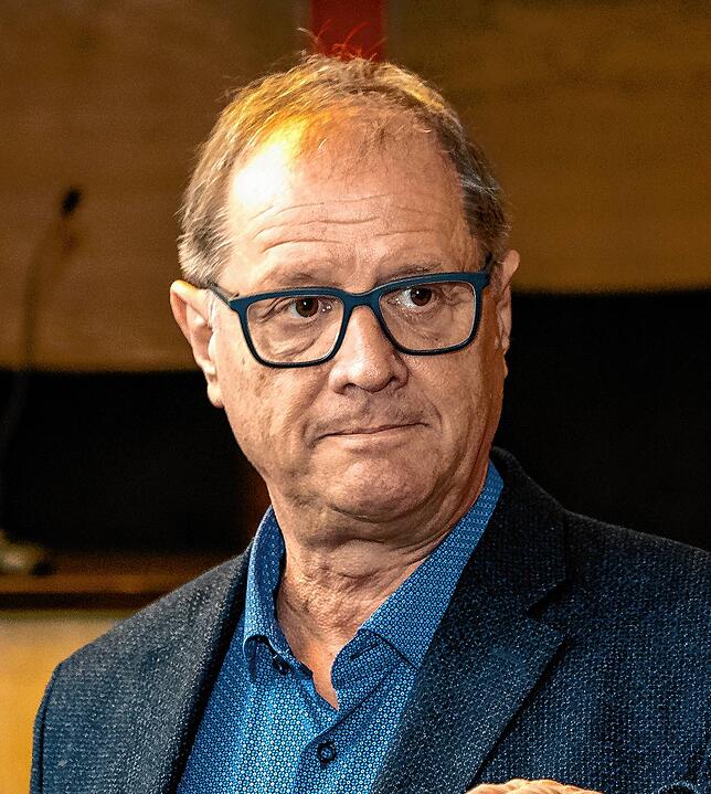 Oberbürgermeister Jürgen Roth lädt die Bürger am 12. Januar 2025 zum Neujahrsempfang der Stadt in die Neckarhalle ein.