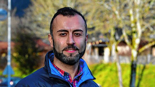 Rückkehr nach 21 Jahren: Erkan Aktas spielte 1999 mit dem FC Steinen-Höllstein in der Oberliga. Nun kehrt er als Trainer mit dem FV ...
