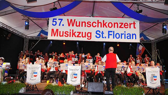Bild 23: Waldshuter Chilbi 2025: Volles Haus beim 57. Wunschkonzert des Musikzugs St. Florian - das sind die schönsten Bilder
