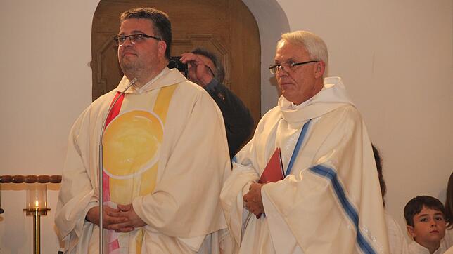 Christoph Neubrand (links) wurde als leitender Pfarrer der Seelsorgeeinheit verabschiedet. Dr. Michael Dulik (rechts) leitet diese ...