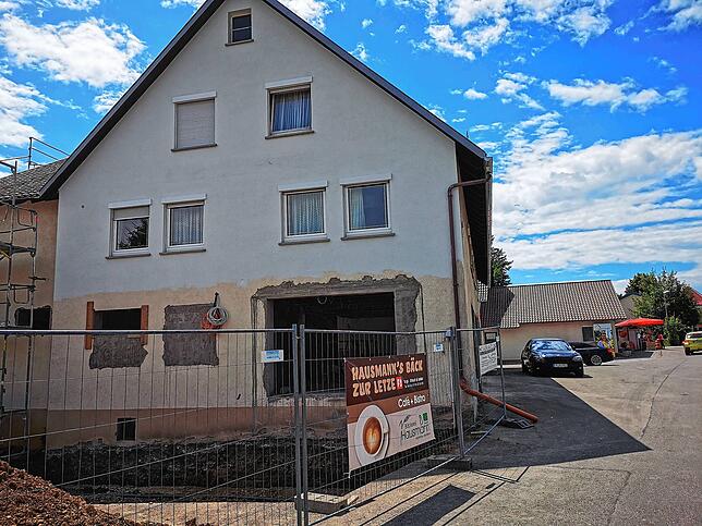 Noch sind so einige Bauarbeiten zu leisten, ehe ein rund 50 Quadratmeter messender Wintergarten steht und „Hausmann‘s Bäck ...
