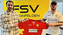 Neu: Fatih Cakir von der SG FC Wehr-Brennet (links) wechselt zum FSV Rheinfelden. Neben ihm FSV-Sportchef Julian Jäger.