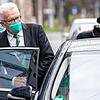 Kretschmann machts vor: Wenn zwei Haushalte im Auto sitzen, herrscht in Baden-Württemberg ab 29. April Maskenpflicht.