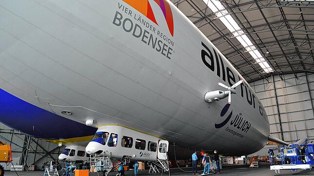 Erst im März hatte dieser Zeppelin NT seinen ersten Flug am Bodensee. Nun geht es für das Luftschiff für mehrere Tage ins Rheinland.