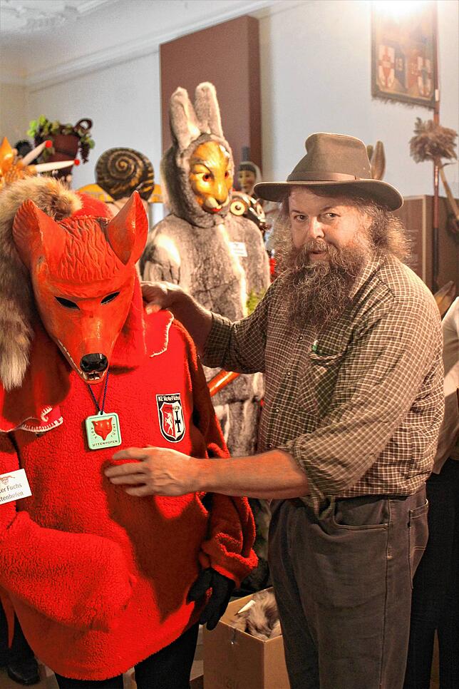 Zunftmeister Udo Maus von der Narrenzunft Rote Füchse Uttenhofen (bei Tengen) hat seinen Roten Fuchs gefunden.