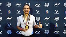 Noch bei Tageslicht kommt Gabor Langyel aus Hüfingen beim Iron Man Hawaii 2024 ins Ziel.