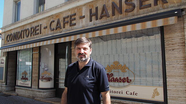 Für neun Monate musste Nino Merusic den Betrieb einstellen, weil sein Café von der Großbaustelle Cano umzingelt ist. Zum Stadtfest kann ...