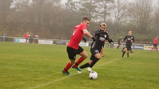 Zweikampf zwischen Cihan Turan (rechts) und Fabian Federle.