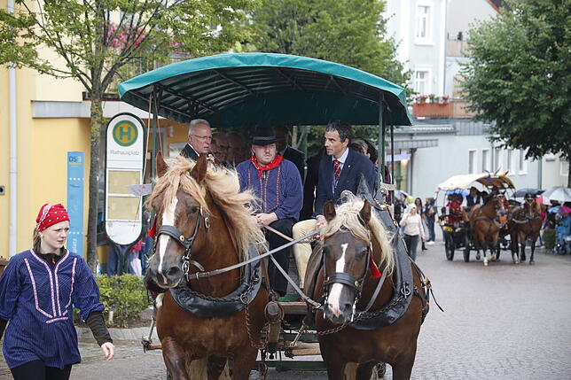 Bild 15: Das bisschen Regen! So bunt und vielfältig war der Festumzug des Reitturniers