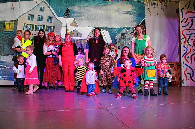 Mit Jubel, Trubel, Heiterkeit feiern die Kinder in Hondingen ihre Fastnacht. Acht Programmpunkte aus Tanz, Turnvorführungen, Klamauk und ...