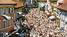 Unvorstellbare Menschenmassen machten die Wehrer Hauptstraße zu einem einzigartigen Volksfest.