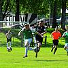 Die DJK Villingen (der dreifache Torschütze Kevin Kärcher, links) stürmte zum 4:0-Erfolg über den FC Hochemmingen (Sandro Jock).