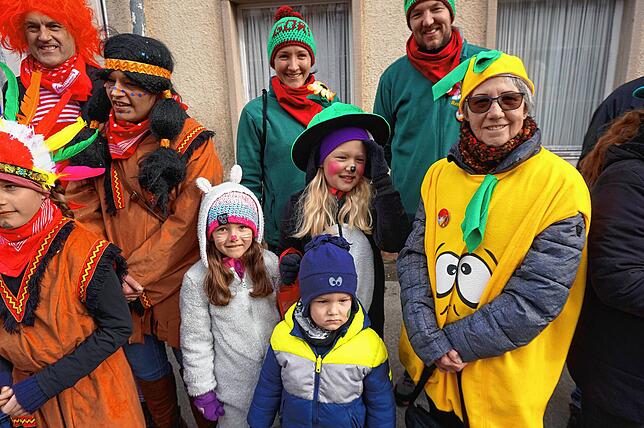 Bild 14: Beim großen Umzug Löffingen steppte der Bär