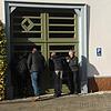 Altes Scheunentor erhalten: Die Gemeinderäte wagen in Möhringen einen neugieren Blick, wie das umgesetzt wurde.