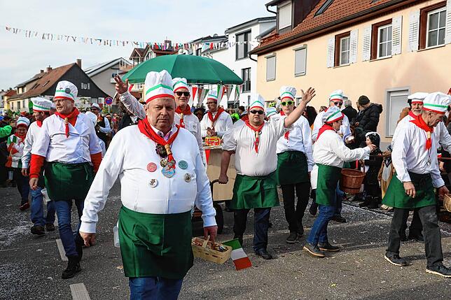 Bild 24: So bunt war der große Umzug beim Seenarrentreffen in Allensbach 2024 &ndash; Teil 1