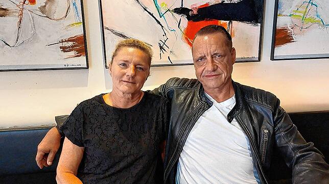 Daher hat die Bildergasse ihren Namen: Kunst ist beim Essen mit dabei. Birgit und Wolfgang Schrenk suchen nun einen neuen Pächter.
