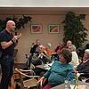 Peter Köstlinger hält im Altenzentrum der Diakonie einen Vortrag über die verschiedenen Maschen von Betrügern und Dieben.