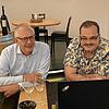 Mit digitalen Weinseminaren gehen Georg Netzhammer (links) und Kellermeister Alexander Schira vom Hohentengener Weingut Engelhof neue ...