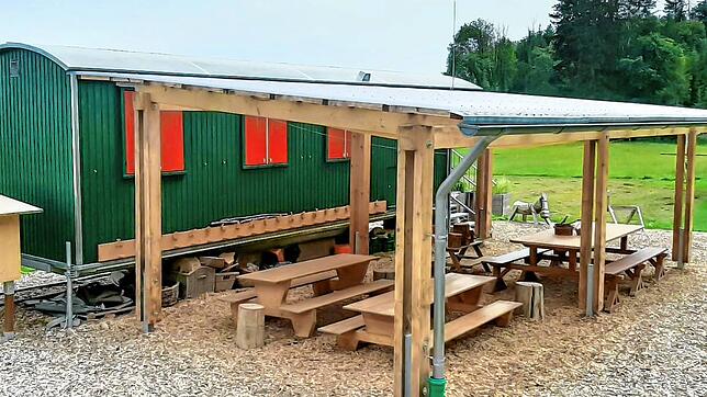 Beim Infotag über einen möglichen Waldkindergarten in Grafenhausen wurde ein großformatiges Foto vom Waldkindergarten Lottstetten ...