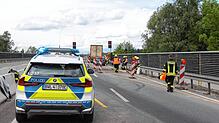 Der Unfall ereignet sich kurz vor dem Tunnel Waldsiedlung in Fahrtrichtung Singen. Die Strecke ist nach einem Unfall gesperrt.