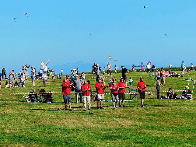 Bild 13: Bilder vom 11. Familien-Drachenfest auf dem Flugplatz in Hütten