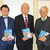 Edwin Ernst Weber und die Mitautoren Peter Schramm und Ludwig Ohngemach (von links) freuten sich über die enorme Resonanz.