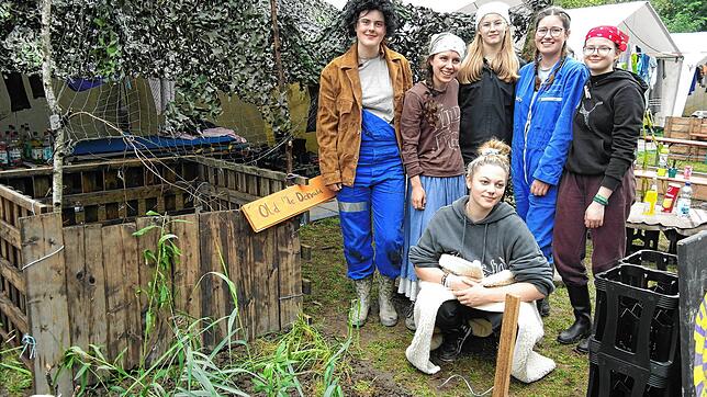 Endlich schönes Wetter im Zeltlager Rammetshofen (von links): Marlena, Olivia, Pia, Katharina, Lara und Karolina (vorne) haben Spaß beim ...