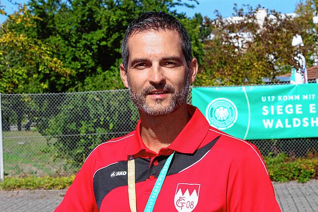Armin Leichenauer (FC Tiengen 08): „Natürlich laufen unsere Kosten weiter. Aber wir beißen jetzt halt mal kräftig auf die ...