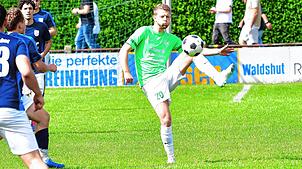 Knackt das Bollwerk: Samuel Gantert (rechts) stoppte die Betonmaschine des VfB Waldshut mit seinem ersten Saisontreffer. Nach dem ...