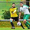 Der Mundelfinger Philipp Streit (links) versucht, den Pfohrener Tobias Sumser zu stoppen. Sowohl der SV Mundelfingen als auch der FC ...