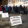 Plakativer Protest: Die Summe der auf der Marktstätte in Konstanz präsentierten Thesen und Zitate gibt bei der Demonstration am ...