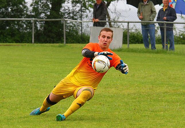 Gelungenes Comeback: Jan Wiedmann stand erstmals seit dem 0:2 beim SV Buch am 29. Mai 2016 wieder im Tor des FC Erzingen und hielt seine ...