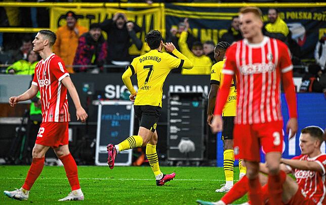 Dortmunds Mittelfeldspieler Giovanni Reyna jubelt nach seinem Treffer zum 5:1-Endstand gegen den Freiburger SC.